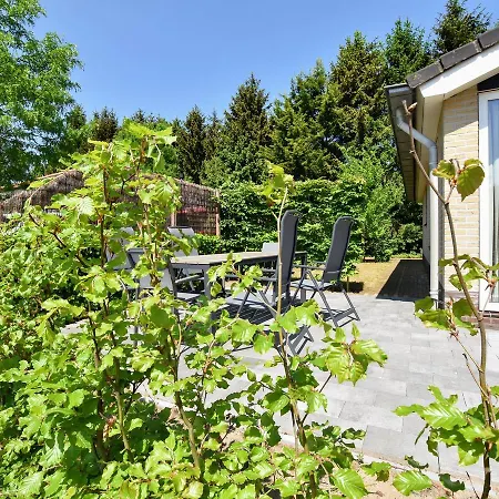 Cosy Holiday In With A Trampoline * פוטן