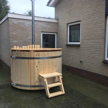 בית נופש Cosy Holiday In With A Trampoline פוטן